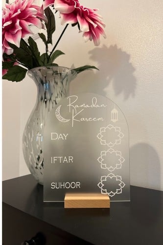 اكريليك شفاف مع قاعدة خشبيه