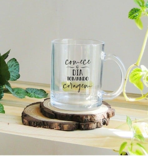 كوب زجاجي شفاف