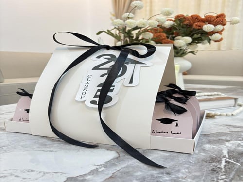 12 تاق مجهز بهدايا التخرج