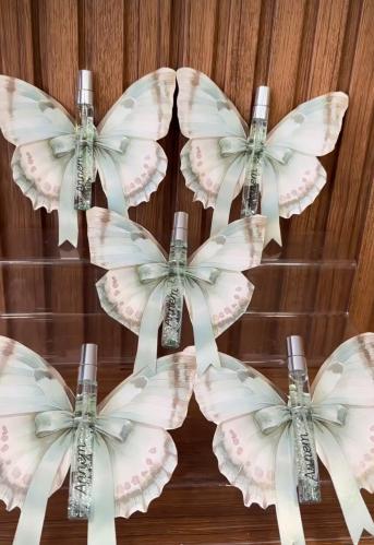 عطر مع ثيم فراشه