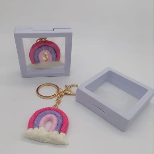 مجموعة (12) برواز مع ميدليه وكتابه الاسم عليها حسب...