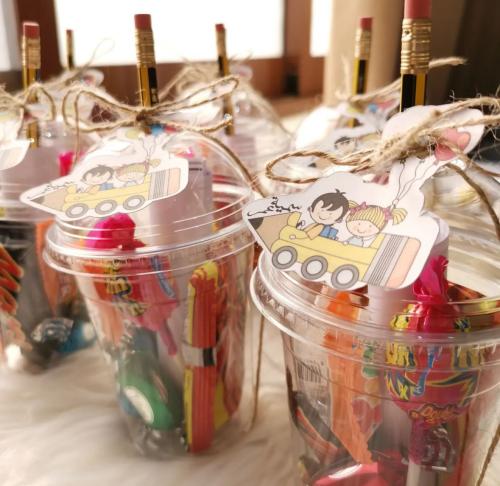 توزيعات العودة للمدرسة مجموعة حلويات مع ثيم