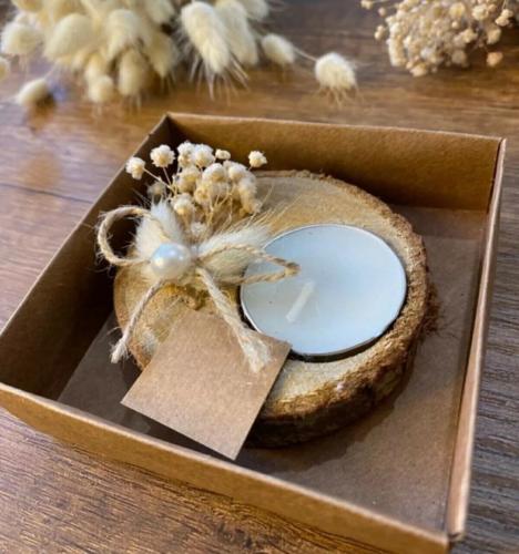 شموع توزيعات مع تاق أنيقة ومميزه