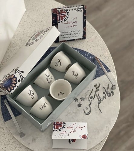 الكتابة على فناجيل القهوه مع كرت مبارك عليكم الشهر