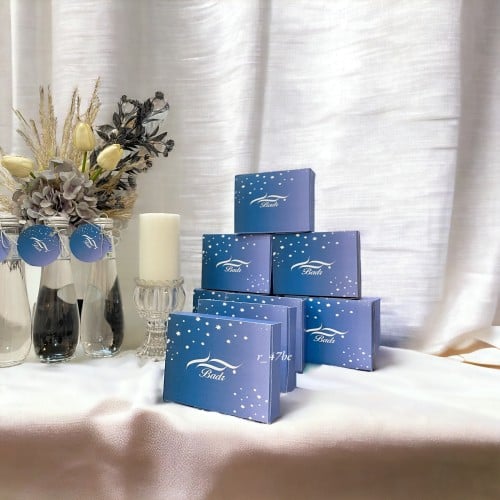 علبة توزيعات كبيرة مع ثيم