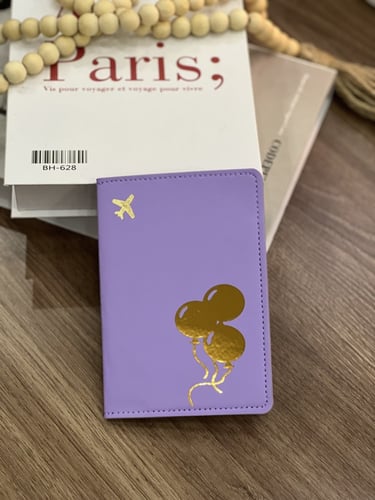 محفظة للجواز مع طباعة الاسم