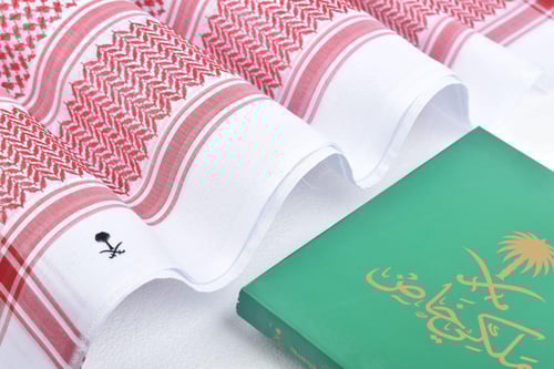 شماغ ملكي احمر فاتح