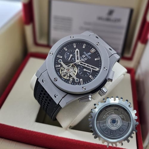 ساعه هوبلت اوتوماتيك مكشوف