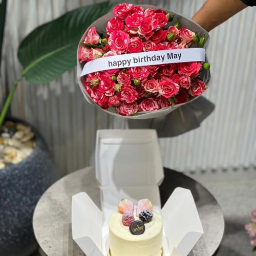 باقه ورد مع كيك كانديرا