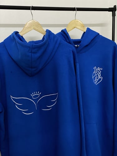 بلوفر قلب مع حرف