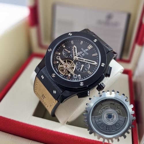 ساعه هوبلت اوتوماتيك مكشوف