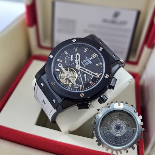 ساعه هوبلت اوتوماتيك مكشوف