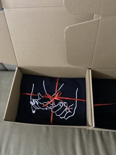 بلوفر الايادي المتشابكه