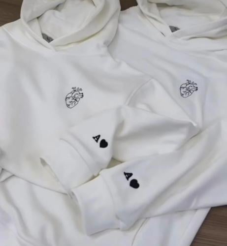 بلوفر القلب مع حرف