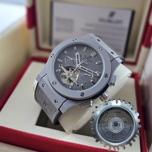 ساعه هوبلت اوتوماتيك مكشوف