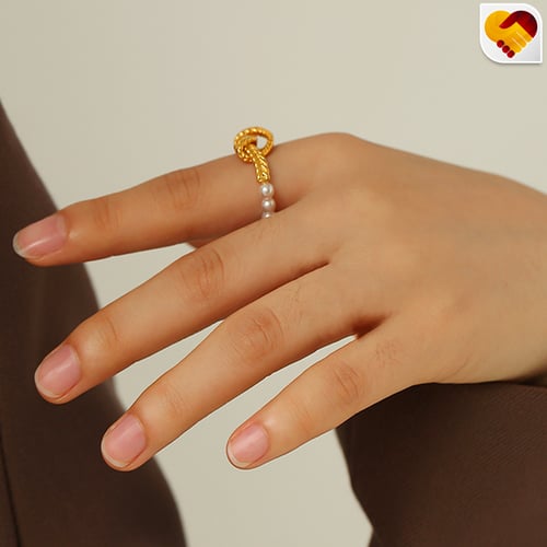 خاتم ذهبي عقدة وثلاثة لؤلؤ