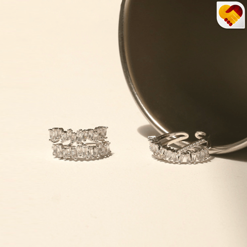 خاتم فضي مزين بلمعة