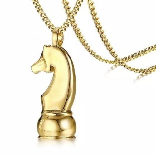 قلادة مميزة بلون ذهبي