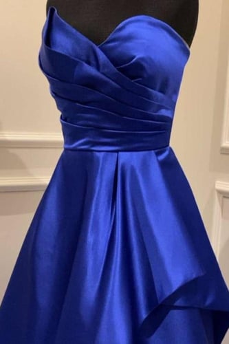 فستان سهرة كلوش من التفتة