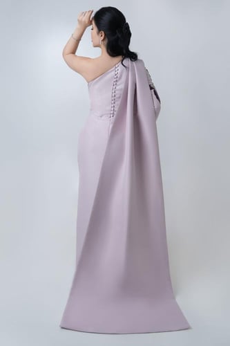 فستان ون شولدر بتطريز يدوي(12يوم عمل )