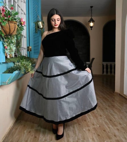 فستان بصدرية مخمل