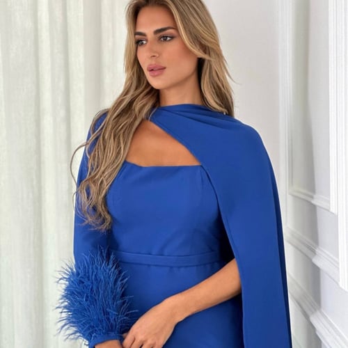 فستان سهرة طويل من الكريب والريش