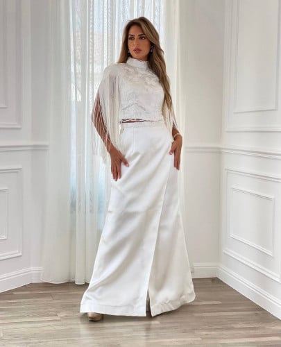 تنورة وبلوزة من الدانتيل والهدب