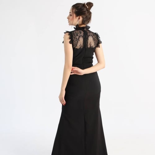 فستان كريب اسود بصدرية دانتيل