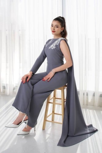 جمبسوت باللون الرمادي بتطريز راقي