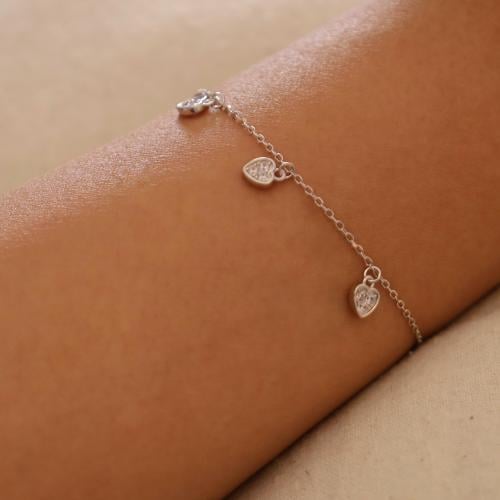 اسورة فضة بتصميم زيركون شكل قلب