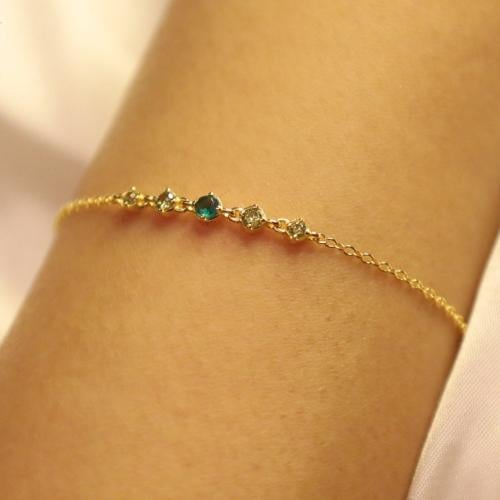 اسورة فضة مطلية ذهب عيار ١٨ مرصعة بالزيركون