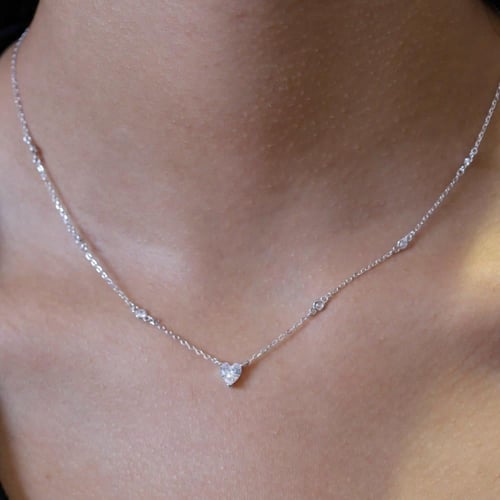 سلسال فضة مرصع بزيركون بتصميم قلب