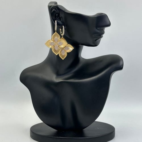 حلق روبيرو كوين دقة الماس