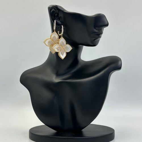 حلق روبيرتو كوين صدف ابيض