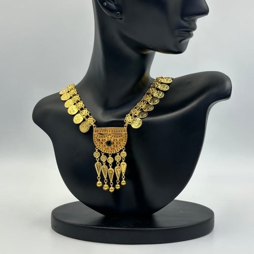 عقد بتصميم تراثي عيار ٢١ (فص اخضر)