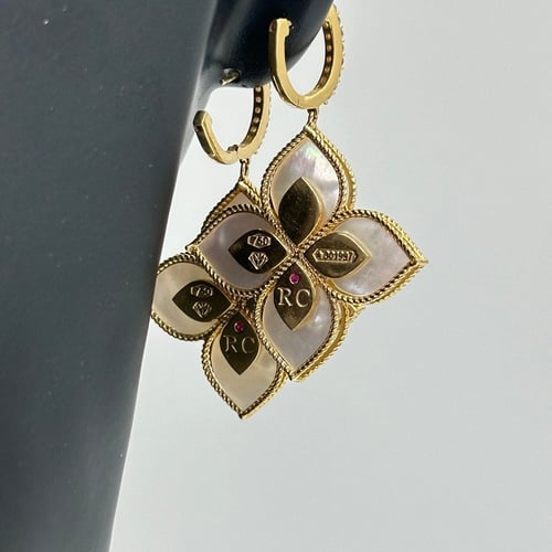 حلق روبيرتو كوين صدف ابيض