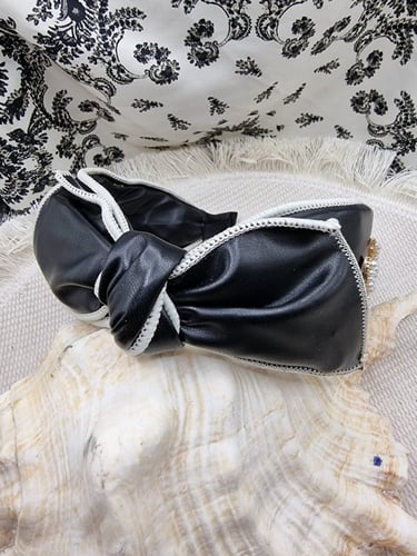 طوق تصميم CHANEL - فيونكة قماش جلد