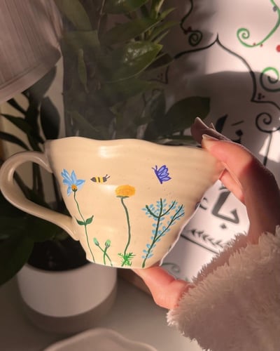 كوب -Flowers- مرسوم يدوياً