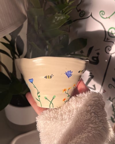 كوب -Flowers- مرسوم يدوياً