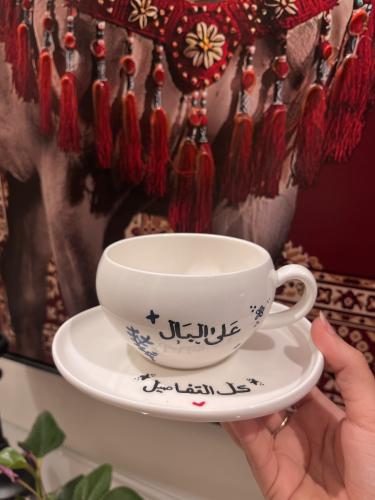 كوب-عَـلى البال- مرسوم يدوياً