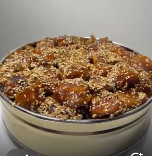 تمر سكري فاخر بالدبس والسمسم الوزن 1 كيلو ونص