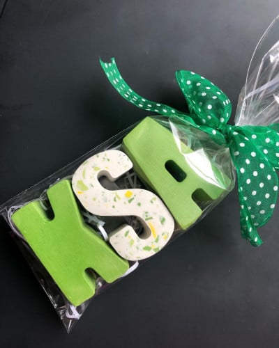 حروف ديكورية او مغناطيس للثلاجة