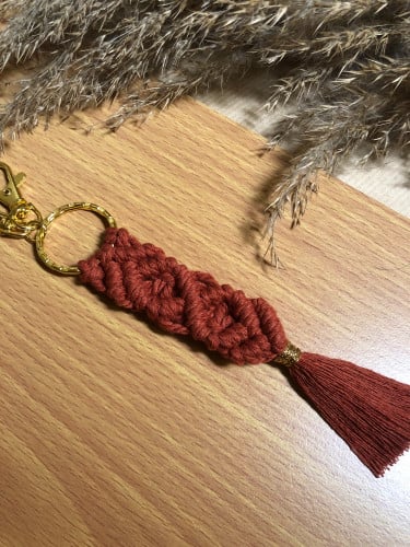 مكرمية ميدالية بني