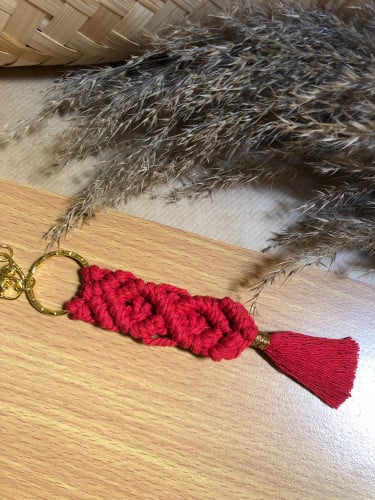 مكرمية ميدالية مفاتيح أحمر