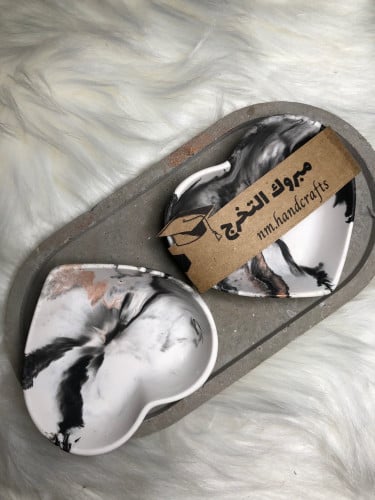 صحن قلب للإكسسوارات وتنظيم بشعار مبروك التخرج رقم...