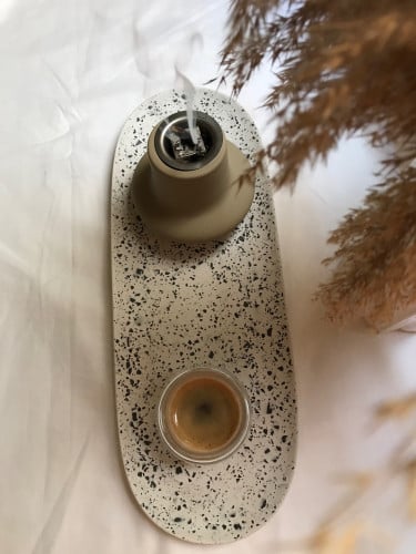 صحن ديكور أسود وأبيض