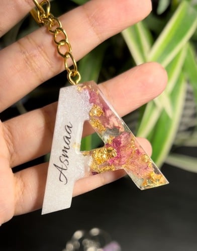 ميدالية بالاسم الالوان نفس الصورة