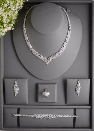 طقم مجوهرات نسائي فخم مرصع زركون