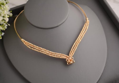 طقم نسائي مطلي ذهب بتصميم أنيق وعصري