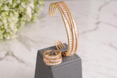 سوار وخاتم ذهبي مرصوف زركون